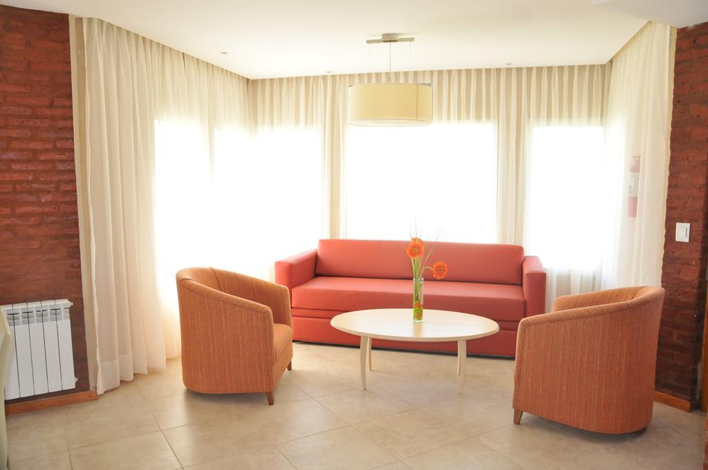 Antu Malal Hotel Plaza Huincul Exterior foto